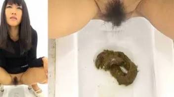 Diarrhea of ​​a Japanese girl in a public toilet 4