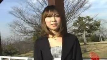 Japanese girl farts on the street 3